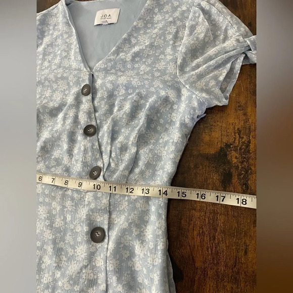 JOA Button Front Crepe Midi Dress - Picture 11 of 13